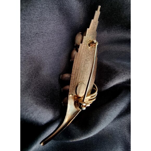 Rare Find Vintage HATTIE CARNEGIE Signed Gold Bronze Tone Lily Brooch Pin - Picture 6 of 6